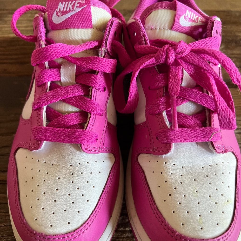 Nike Dunks Girls Sizr 1.5Y Fuschia/White